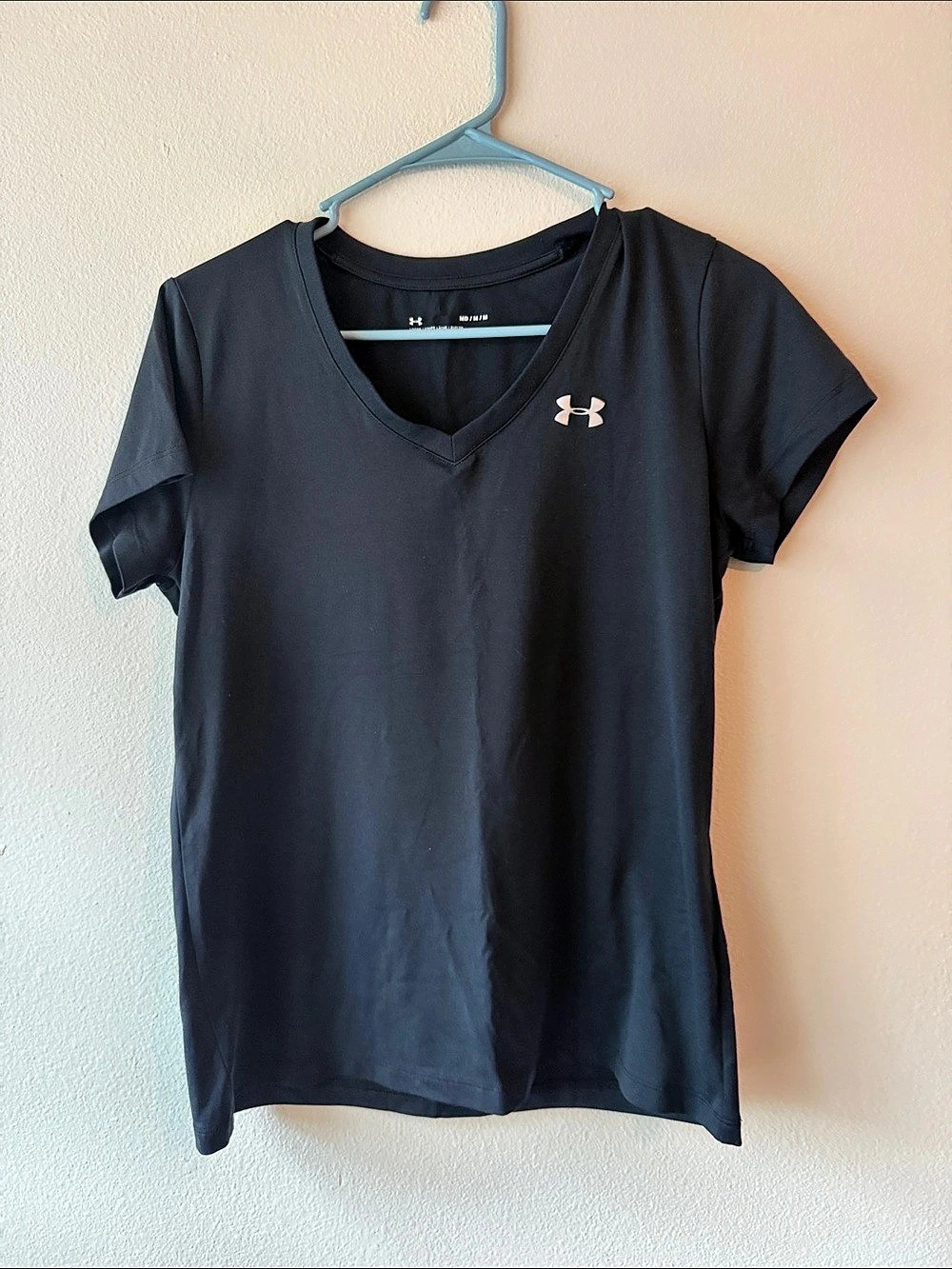 Under Armour V-Neck Black Size Medium Like New